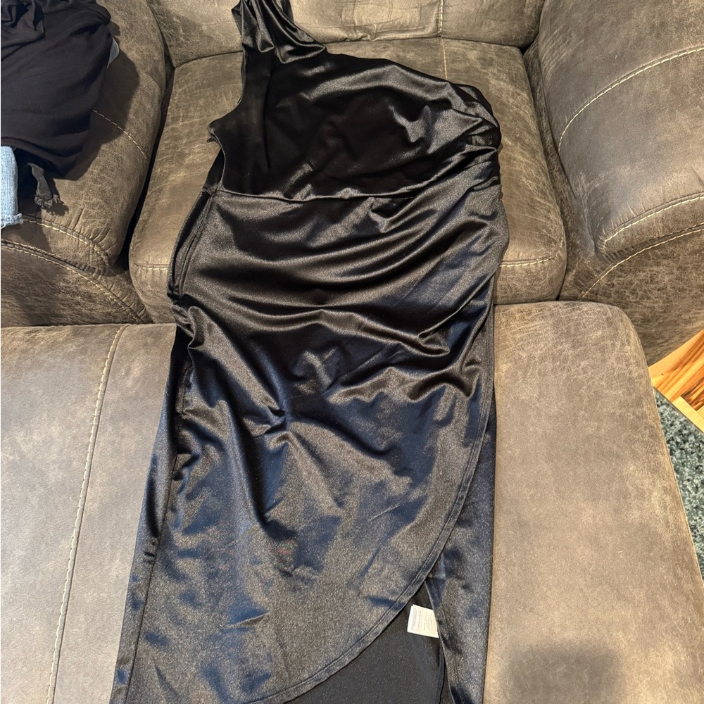 Elegant Black One-Shoulder Dress